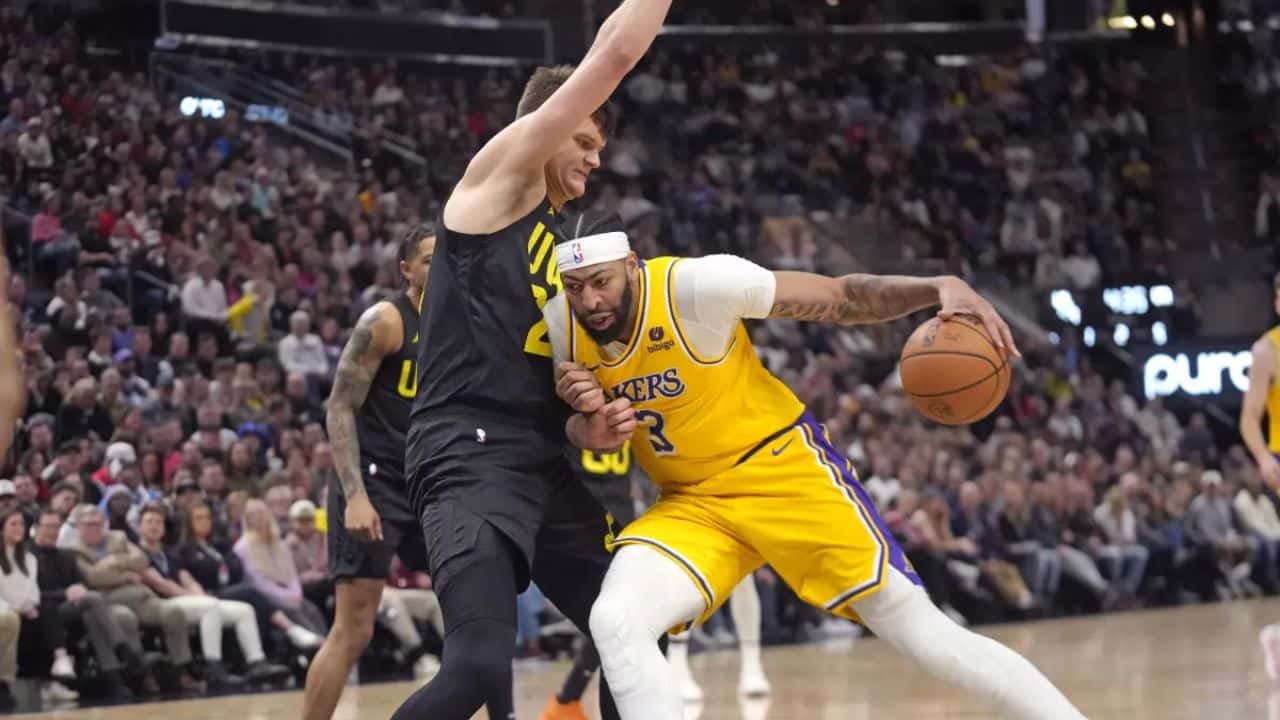 Davis brilha e Lakers vence Jazz fora de casa