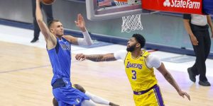retorno Davis vitória Mavericks Lakers